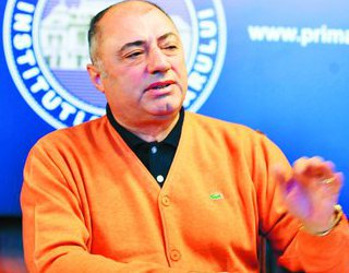 Solomon plateste datoria Universitatii