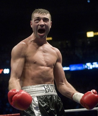Bute l-a facut KO pe McGee (video)