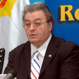 Corneliu Vadim Tudor radical cu huliganul Dragos Enache